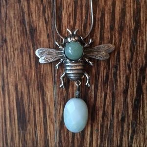 Sterling silver jade honey bee pendant 🐝